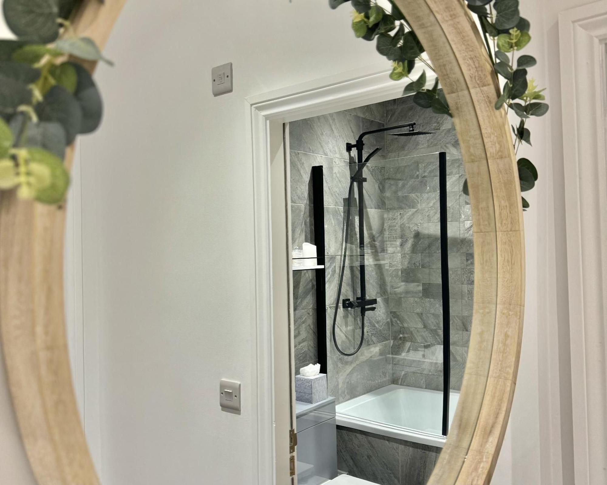 The Yorkshire Crown - Luxury Apartment - Free Parking Nearby Χαρογκέιτ Εξωτερικό φωτογραφία