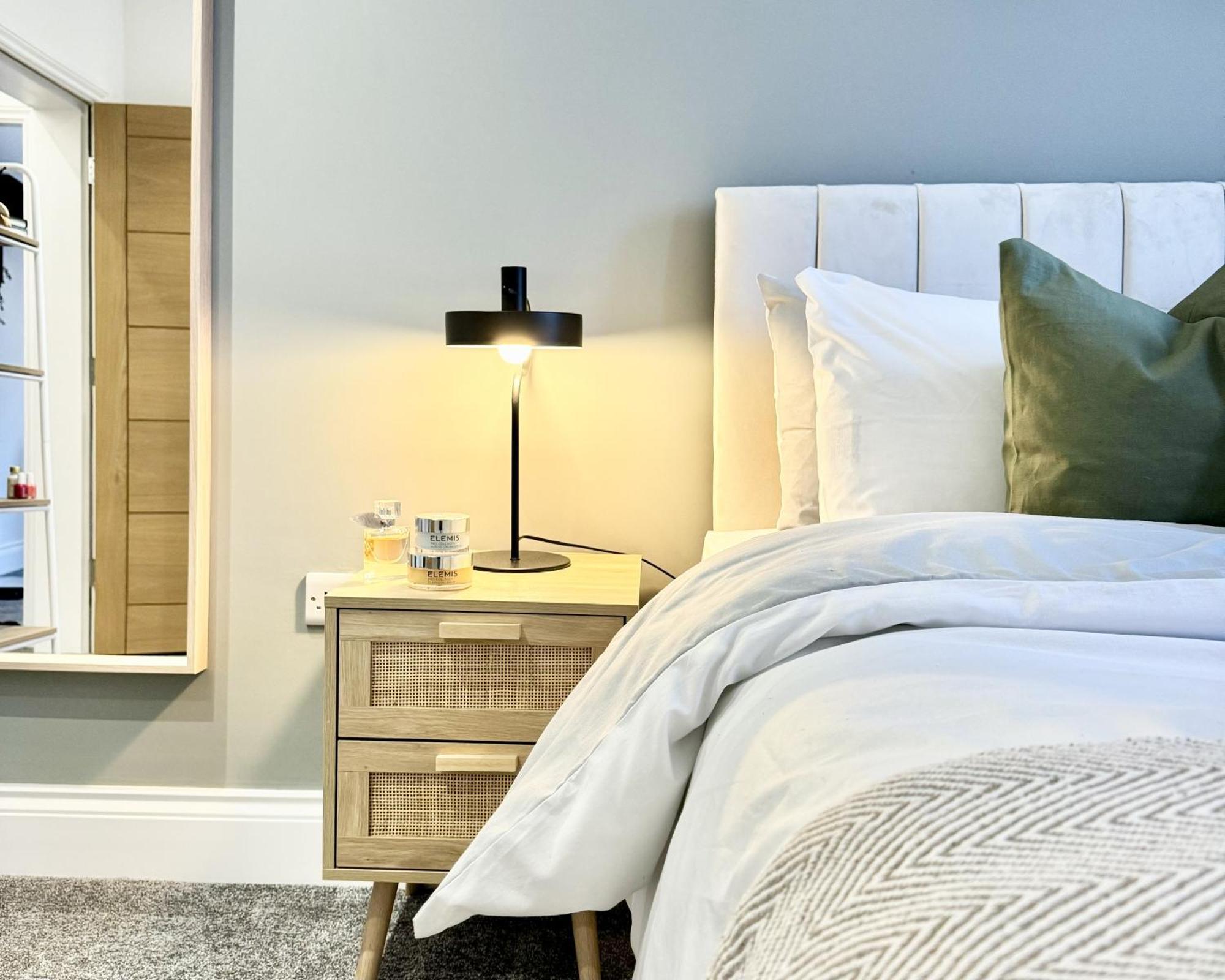 The Yorkshire Crown - Luxury Apartment - Free Parking Nearby Χαρογκέιτ Εξωτερικό φωτογραφία