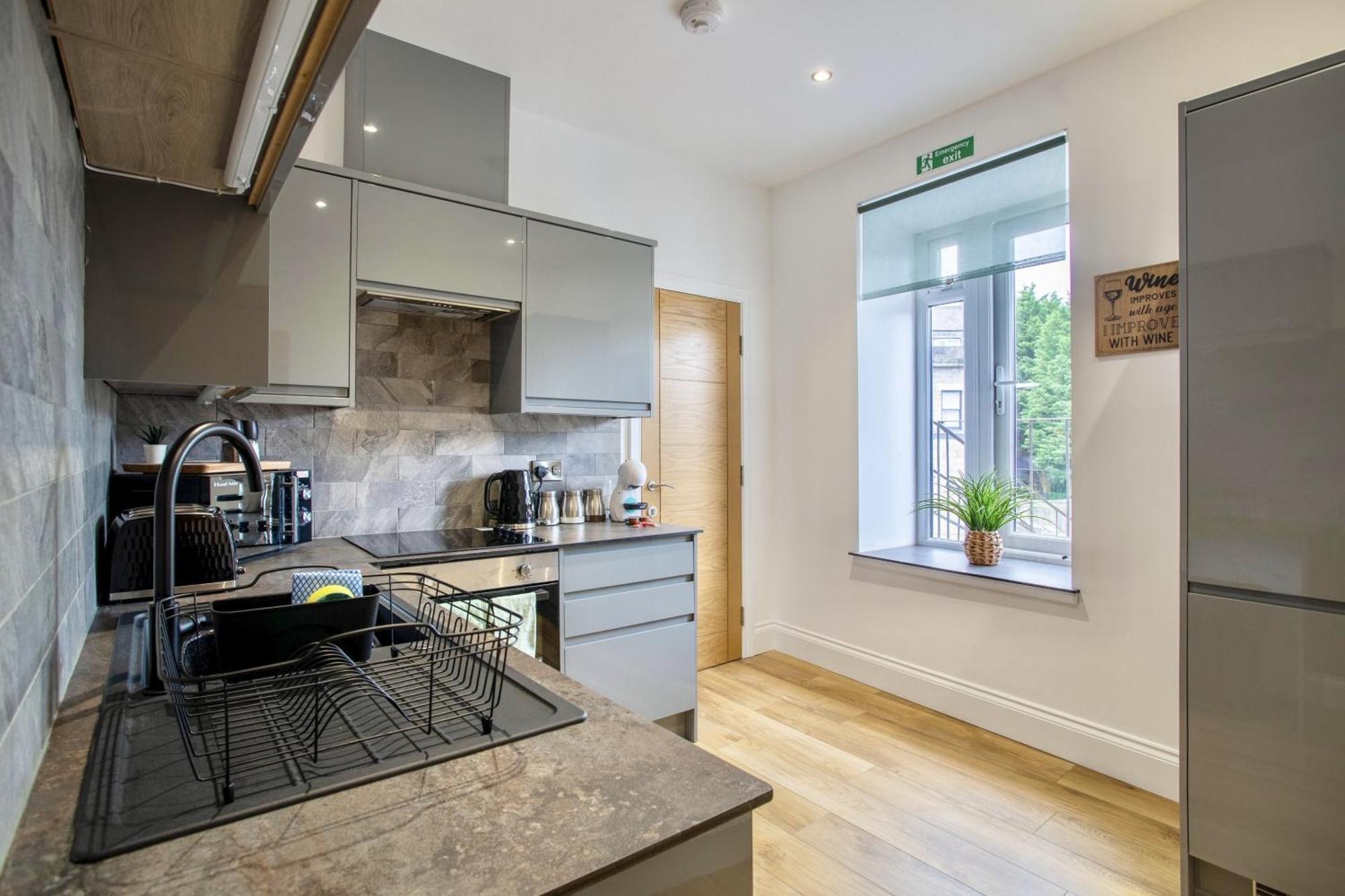 The Yorkshire Crown - Luxury Apartment - Free Parking Nearby Χαρογκέιτ Εξωτερικό φωτογραφία